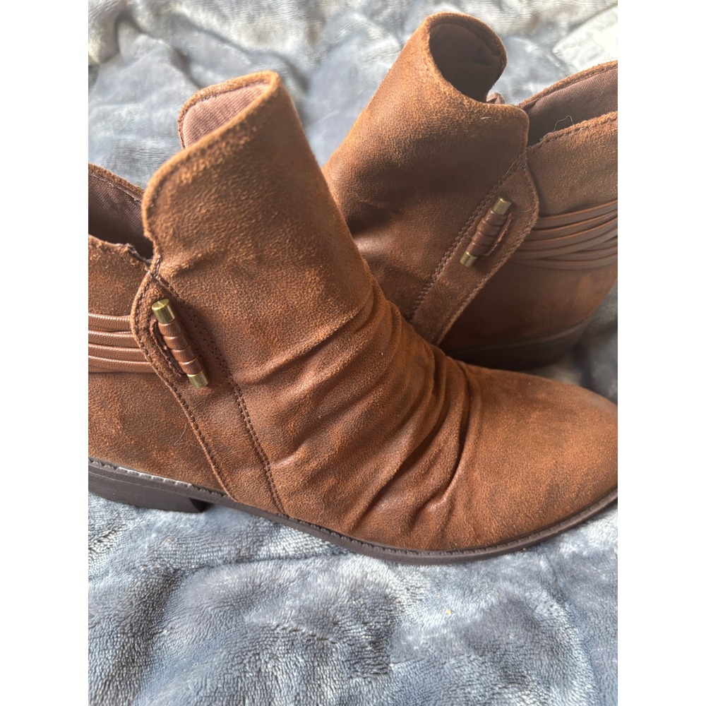 Baretraps Sazzie Brown Ruched Ankle Boots Womens 8.5M Cognac Faux Suede Booties